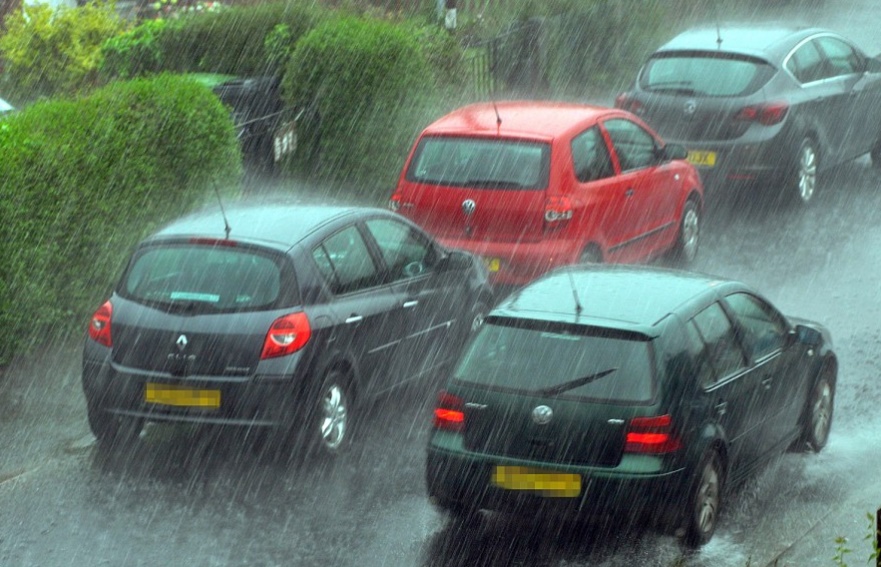 distancia seguridad conduccion lluvia rent a car ibiza